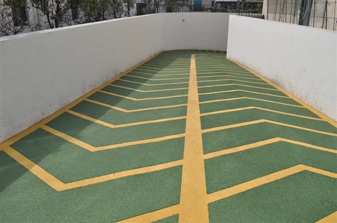 車庫防滑坡道
